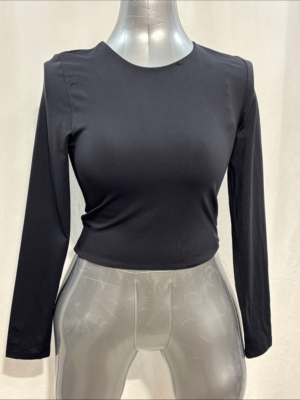 Aritzia Babaton Contour Black Long Sleeve Cropped Crew Neck Top 156 trendy chic